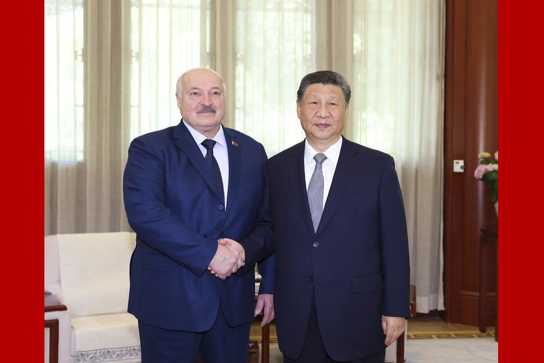 习近平会见白俄罗斯总统卢卡申科