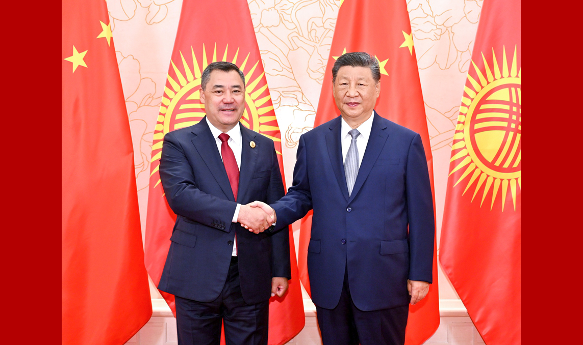 习近平会见吉尔吉斯斯坦总统扎帕罗夫