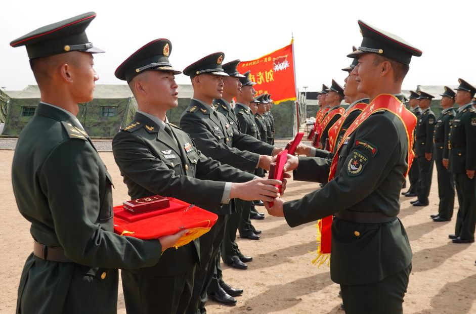 “刘老庄连”                                       从烽火岁月到复兴之路，装备在变、任务在变，但连队的忠诚和初心从未改变。新时代以来，“刘老庄连”官兵在习近平强军思想指引下，传承“生命不息、战斗不止”的连魂精神，以青春和热血守卫万家灯火、和平安宁。                    