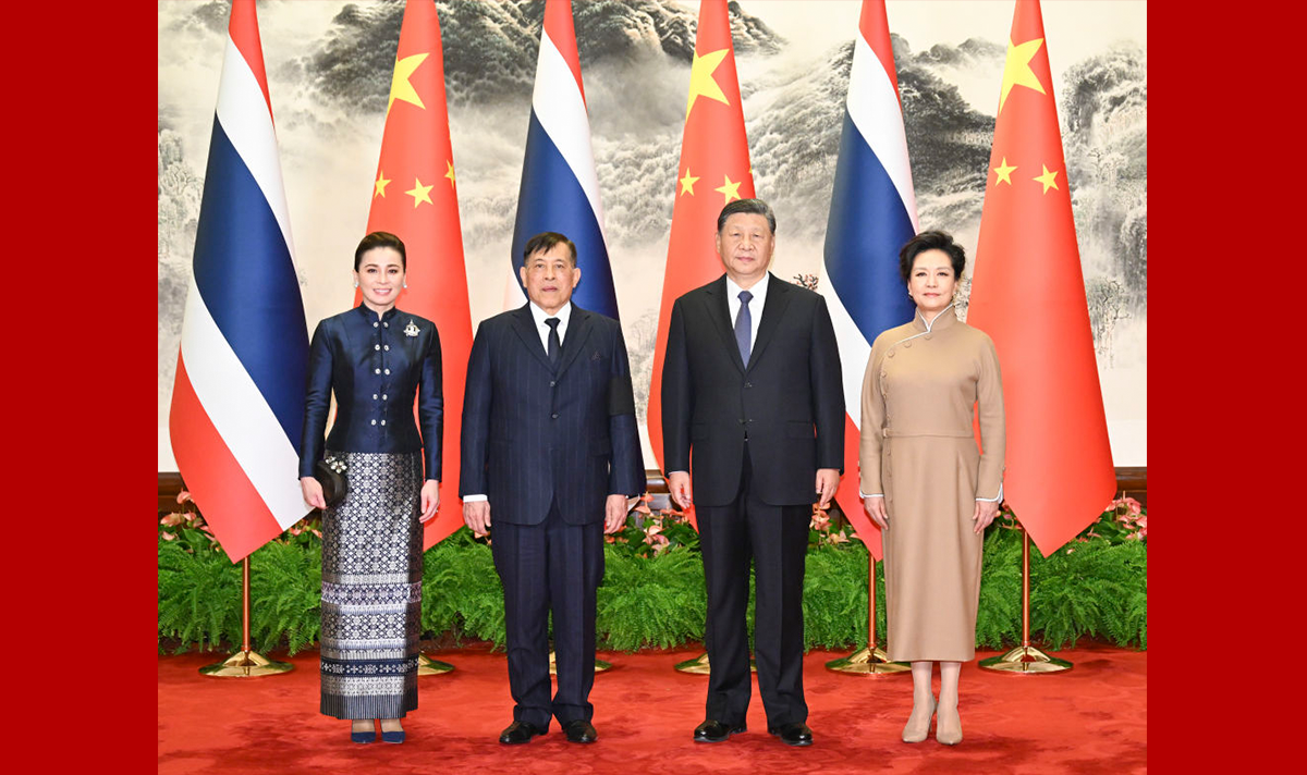 习近平会见泰国国王哇集拉隆功