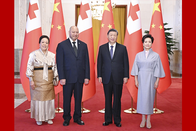 习近平会见汤加国王图普六世