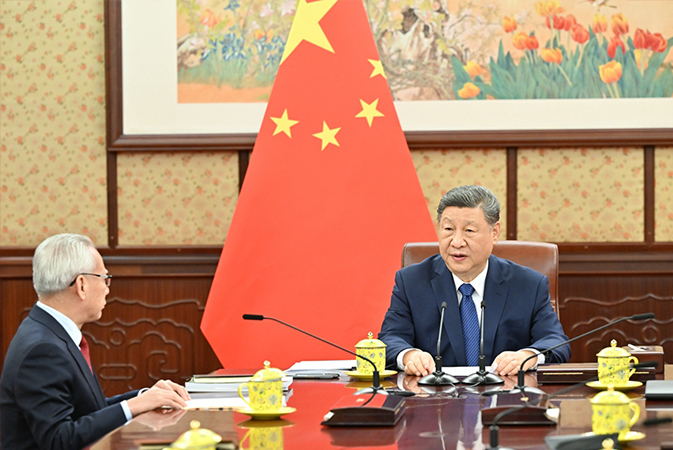 习近平听取岑浩辉述职报告