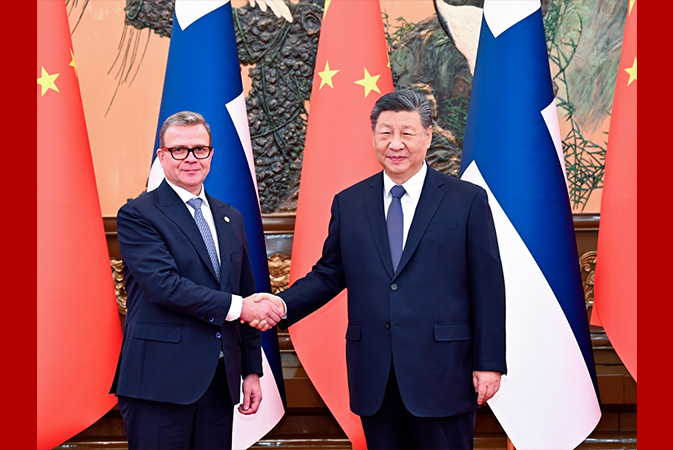 习近平会见芬兰总理奥尔波