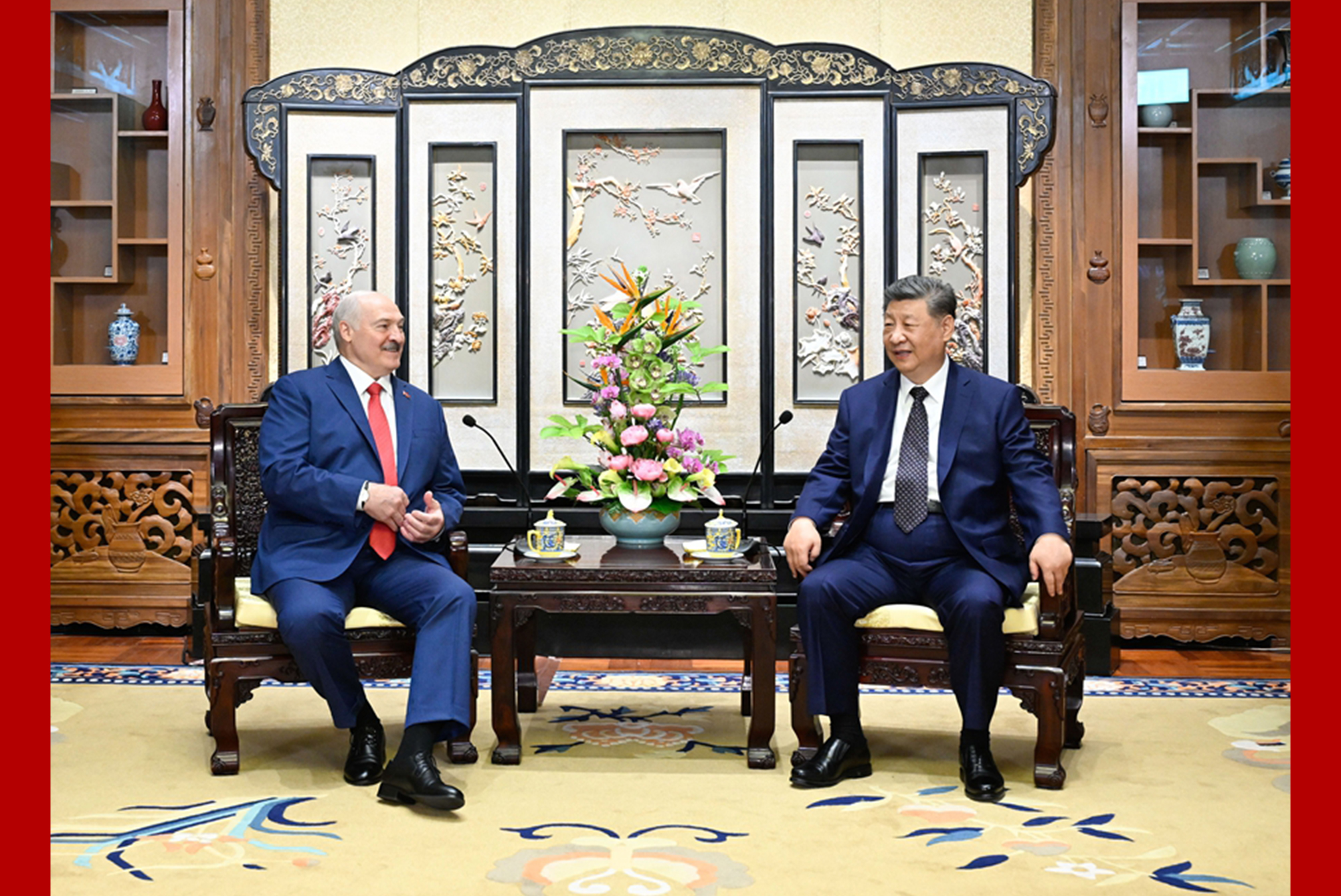 习近平会见白俄罗斯总统卢卡申科