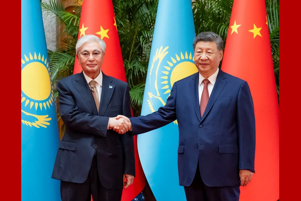 习近平会见哈萨克斯坦总统托卡耶夫