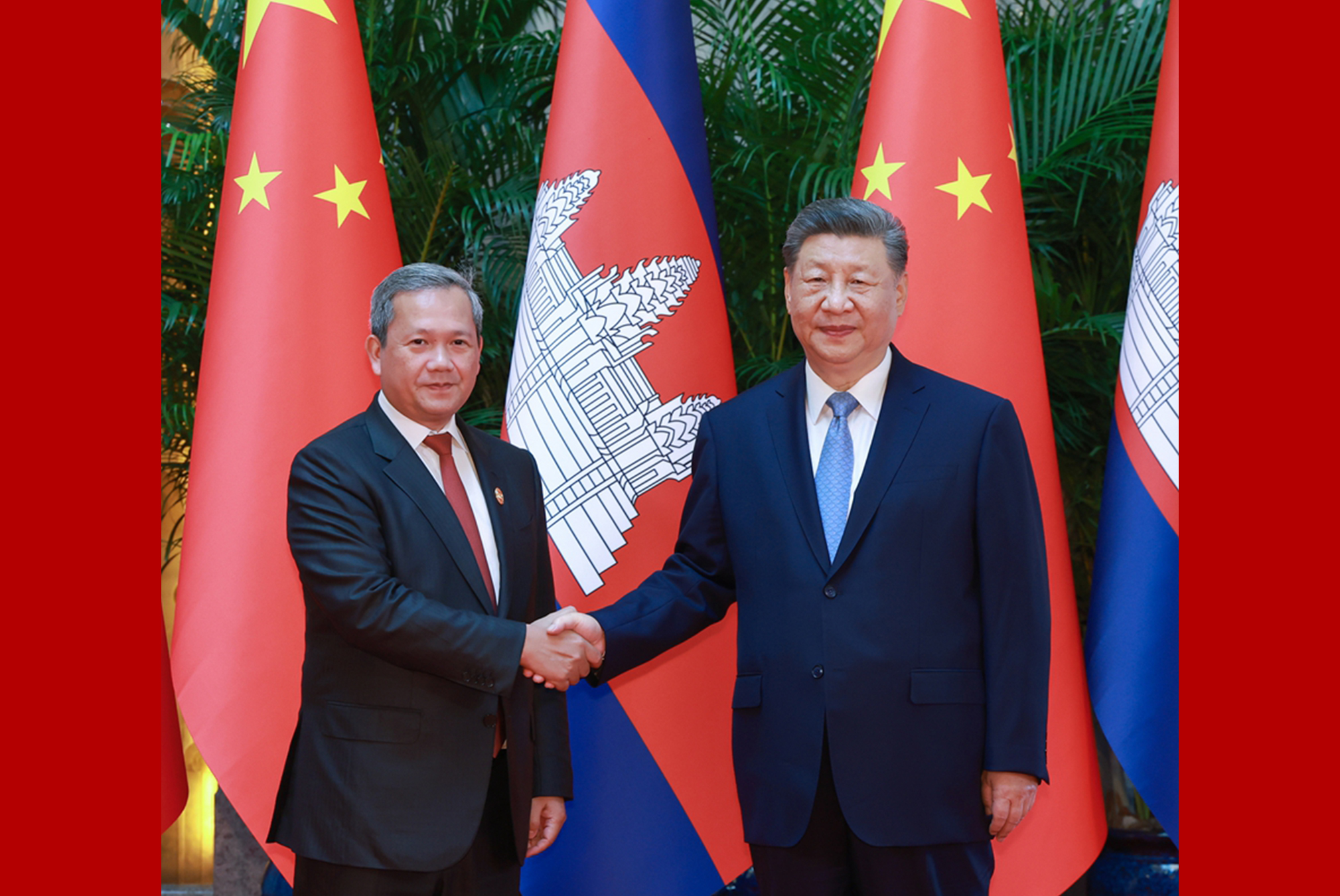 习近平会见柬埔寨首相洪玛奈