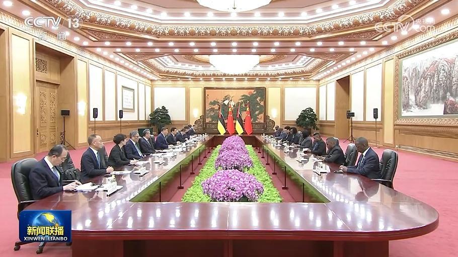 习近平会见莫桑比克总理