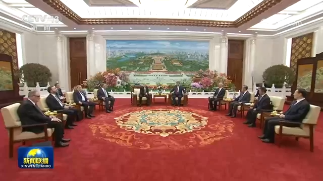 习近平同俄罗斯总统茶叙