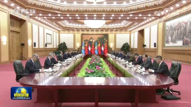 习近平会见柬埔寨人民党主席、参议院主席洪森