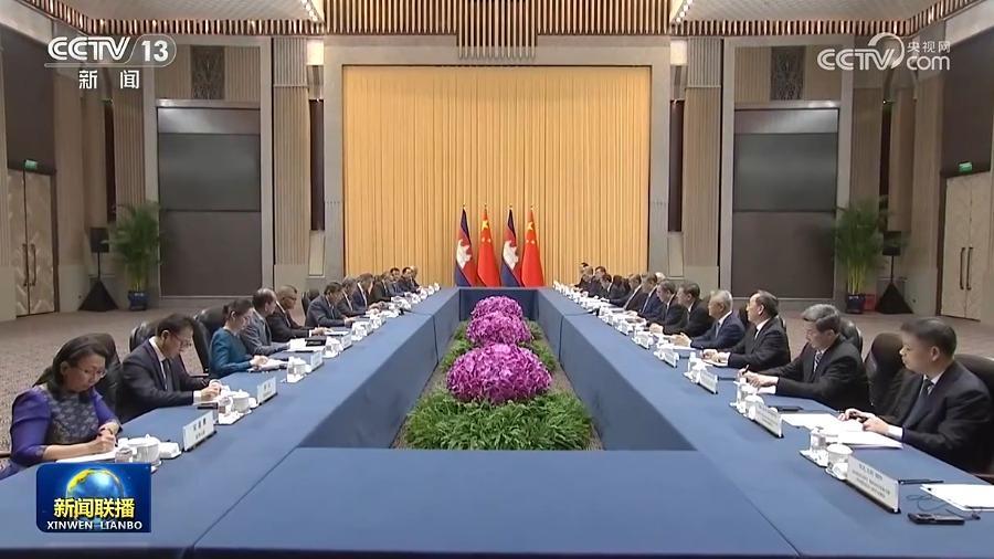 习近平会见柬埔寨首相